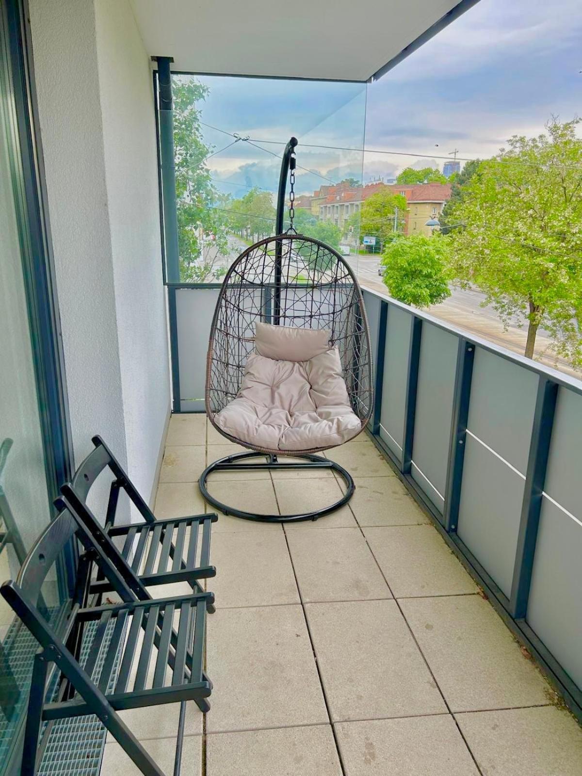 Modern Danube With Balcony & Free Parking Apartment Wien